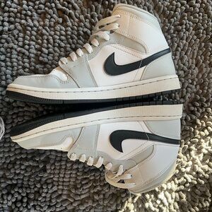 Air Jordan 1 Mid “grey fog”